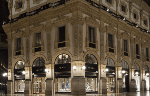 Prada 重组零售网络：关闭米兰盈利最差的一间门店，以4000万欧元出售
